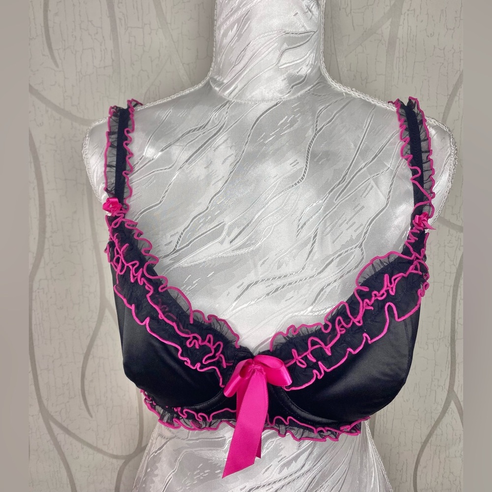 🌷 La SENZA 🌷 Black Bra with Pink Ruffle Frill Accents & Ribbon Bow